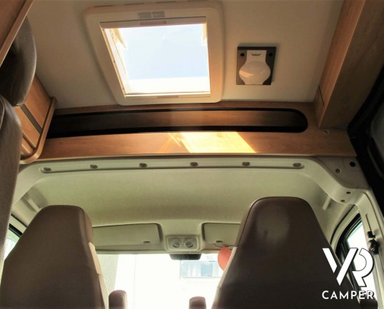 Possl Road Camp: camper furgonato usato colore grigio metallizzato, 2 posti letto e 4 posti omologati, su Fiat Ducato 130 cv. In vendita da Italia VR