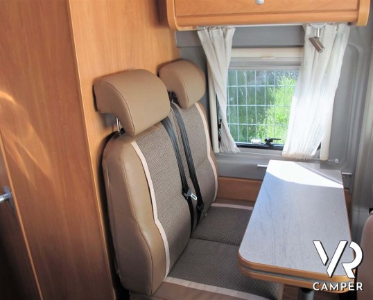 Possl Road Camp: camper furgonato usato colore grigio metallizzato, 2 posti letto e 4 posti omologati, su Fiat Ducato 130 cv. In vendita da Italia VR