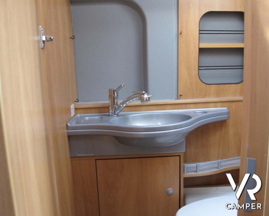 Possl Road Camp: camper furgonato usato colore grigio metallizzato, 2 posti letto e 4 posti omologati, su Fiat Ducato 130 cv. In vendita da Italia VR