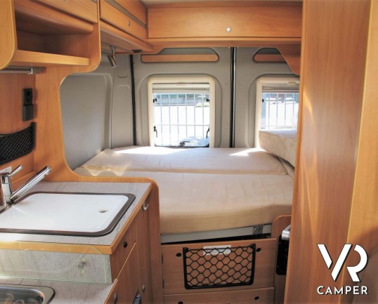 Possl Road Camp: camper furgonato usato colore grigio metallizzato, 2 posti letto e 4 posti omologati, su Fiat Ducato 130 cv. In vendita da Italia VR