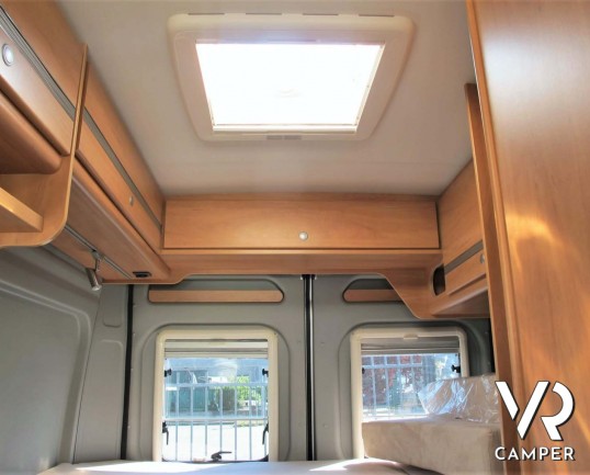 Possl Road Camp: camper furgonato usato colore grigio metallizzato, 2 posti letto e 4 posti omologati, su Fiat Ducato 130 cv. In vendita da Italia VRP