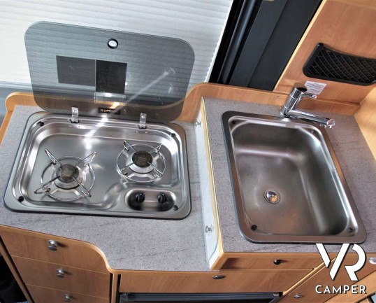 Possl Road Camp: camper furgonato usato colore grigio metallizzato, 2 posti letto e 4 posti omologati, su Fiat Ducato 130 cv. In vendita da Italia VR