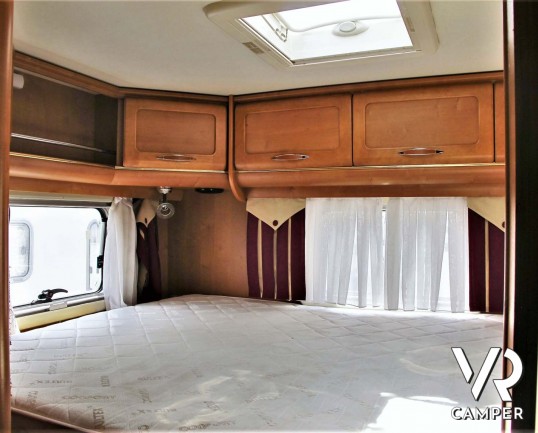 Rapido 9096: camper motorhome usato con ampia dinette, letto matrimoniale e letto basculante, bagno e doccia separati, garage per scooter.