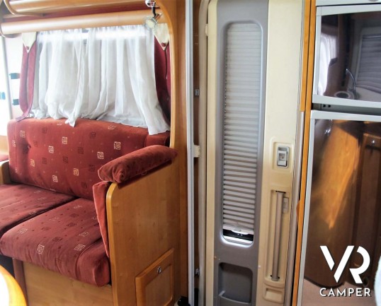 Rapido 9096: camper motorhome usato con ampia dinette, letto matrimoniale e letto basculante, bagno e doccia separati, garage per scooter.