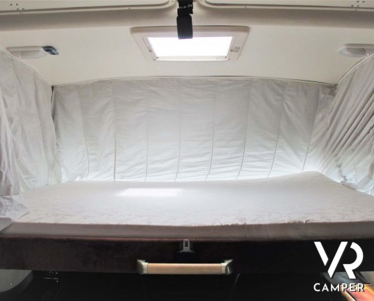 Rapido 9096: camper motorhome usato con ampia dinette, letto matrimoniale e letto basculante, bagno e doccia separati, garage per scooter.