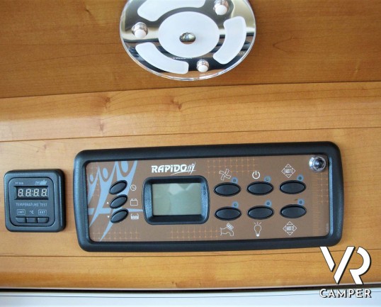 Rapido 9096: camper motorhome usato con ampia dinette, letto matrimoniale e letto basculante, bagno e doccia separati, garage per scooter.