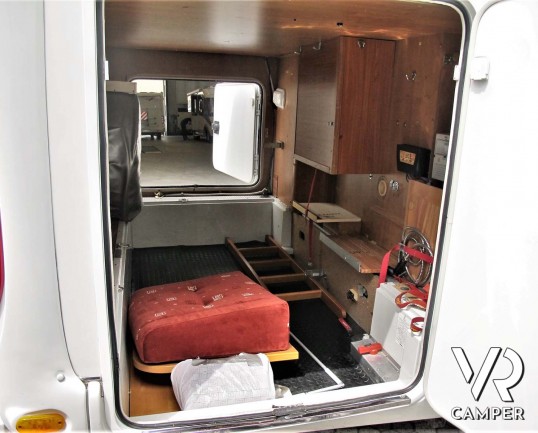 Rapido 9096: camper motorhome usato con ampia dinette, letto matrimoniale e letto basculante, bagno e doccia separati, garage per scooter.