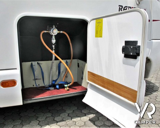 Rapido 9096: camper motorhome usato con ampia dinette, letto matrimoniale e letto basculante, bagno e doccia separati, garage per scooter.
