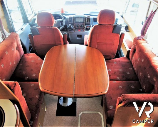 Rapido 9096: camper motorhome usato con ampia dinette, letto matrimoniale e letto basculante, bagno e doccia separati, garage per scooter.