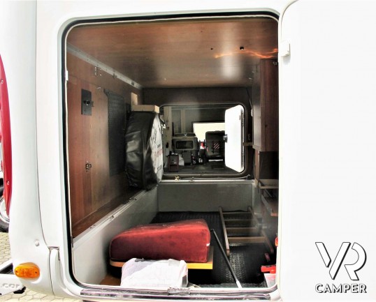 Rapido 9096: camper motorhome usato con ampia dinette, letto matrimoniale e letto basculante, bagno e doccia separati, garage per scooter.