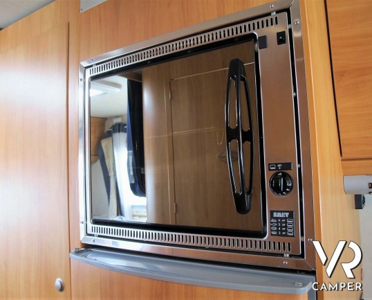 Adria Coral 660 SP - camper usato 4 posti con letto matrimoniale in coda, garage con portamoto, veranda, II batteria. In vendita da Italia VR a Torino