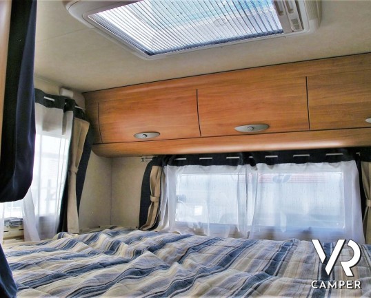 Adria Coral 660 SP - camper usato 4 posti con letto matrimoniale in coda, garage con portamoto, veranda, II batteria. In vendita da Italia VR a Torino