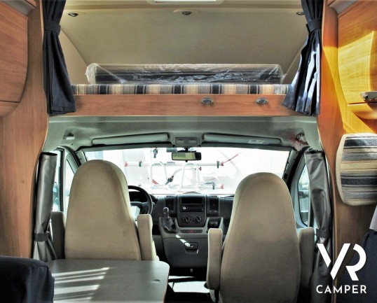 Adria Coral 660 SP - camper usato 4 posti con letto matrimoniale in coda, garage con portamoto, veranda, II batteria. In vendita da Italia VR a Torino