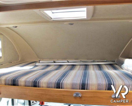 Adria Coral 660 SP - camper usato 4 posti con letto matrimoniale in coda, garage con portamoto, veranda, II batteria. In vendita da Italia VR a Torino
