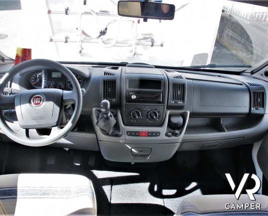 Adria Coral 660 SP - camper usato 4 posti con letto matrimoniale in coda, garage con portamoto, veranda, II batteria. In vendita da Italia VR a Torino