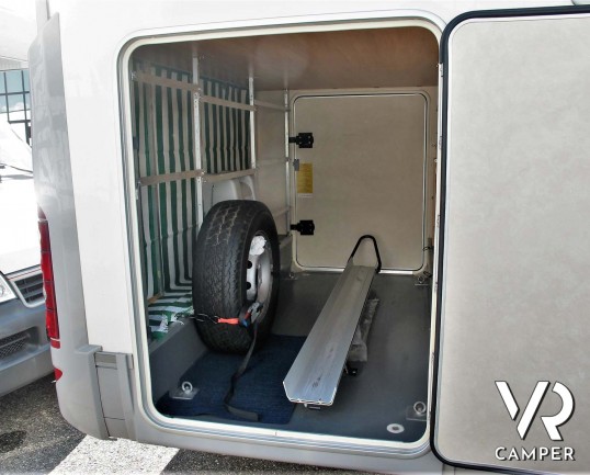 Adria Coral 660 SP - camper usato 4 posti con letto matrimoniale in coda, garage con portamoto, veranda, II batteria. In vendita da Italia VR a Torino