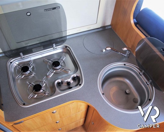 Adria Coral 660 SP - camper usato 4 posti con letto matrimoniale in coda, garage con portamoto, veranda, II batteria. In vendita da Italia VR a Torino