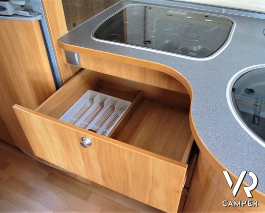 Adria Coral 660 SP - camper usato 4 posti con letto matrimoniale in coda, garage con portamoto, veranda, II batteria. In vendita da Italia VR a Torino