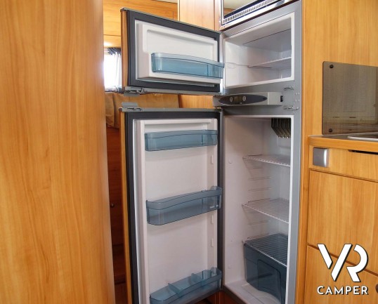 Adria Coral 660 SP - camper usato 4 posti con letto matrimoniale in coda, garage con portamoto, veranda, II batteria. In vendita da Italia VR a Torino