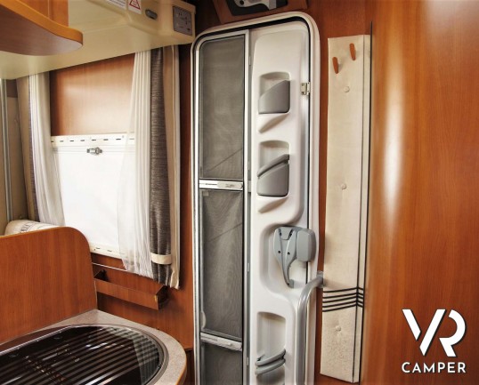 Challenger Mageo Prium: camper usato semintegrale con verandam antenna satellitare, piedini elettrici. Su Fiat Ducato 130 CV. In vendita da Italia VR.