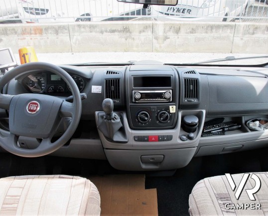 Challenger Mageo Prium: camper usato semintegrale con verandam antenna satellitare, piedini elettrici. Su Fiat Ducato 130 CV. In vendita da Italia VR.