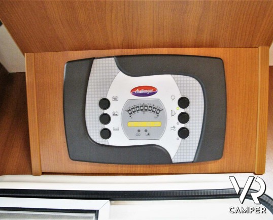 Challenger Mageo Prium: camper usato semintegrale con verandam antenna satellitare, piedini elettrici. Su Fiat Ducato 130 CV. In vendita da Italia VR.