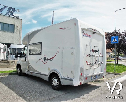 Challenger Mageo Prium: camper usato semintegrale con verandam antenna satellitare, piedini elettrici. Su Fiat Ducato 130 CV. In vendita da Italia VR.