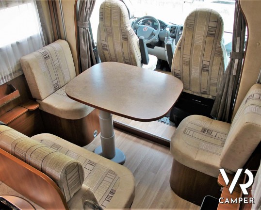 Challenger Mageo Prium: camper usato semintegrale con verandam antenna satellitare, piedini elettrici. Su Fiat Ducato 130 CV. In vendita da Italia VR.