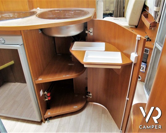 Challenger Mageo Prium: camper usato semintegrale con verandam antenna satellitare, piedini elettrici. Su Fiat Ducato 130 CV. In vendita da Italia VR.