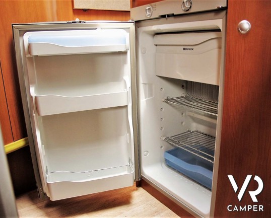 Challenger Mageo Prium: camper usato semintegrale con verandam antenna satellitare, piedini elettrici. Su Fiat Ducato 130 CV. In vendita da Italia VR.