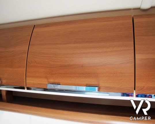 Fendt Saphir 515 SG - Caravan Roulotte con 4 posti letto, dotata di veranda, antenna tv, scambiatore bombole, moover. In visione da Italia VR a Druent