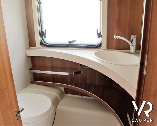 Fendt Saphir 515 SG - Caravan Roulotte con 4 posti letto, dotata di veranda, antenna tv, scambiatore bombole, moover. In visione da Italia VR a Druent