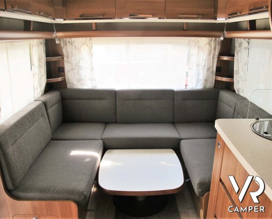 Fendt Saphir 515 SG - Caravan Roulotte con 4 posti letto, dotata di veranda, antenna tv, scambiatore bombole, moover. In visione da Italia VR a Druent