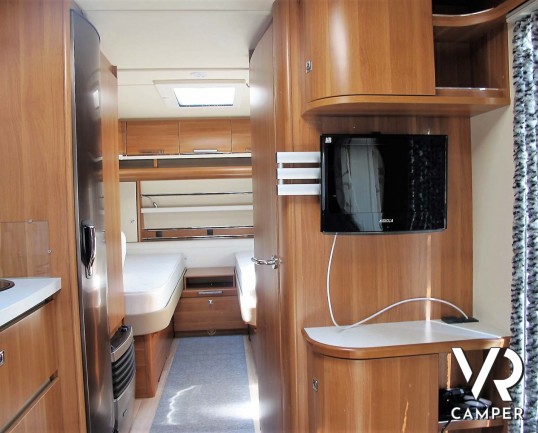 Fendt Saphir 515 SG - Caravan Roulotte con 4 posti letto, dotata di veranda, antenna tv, scambiatore bombole, moover. In visione da Italia VR a Druent