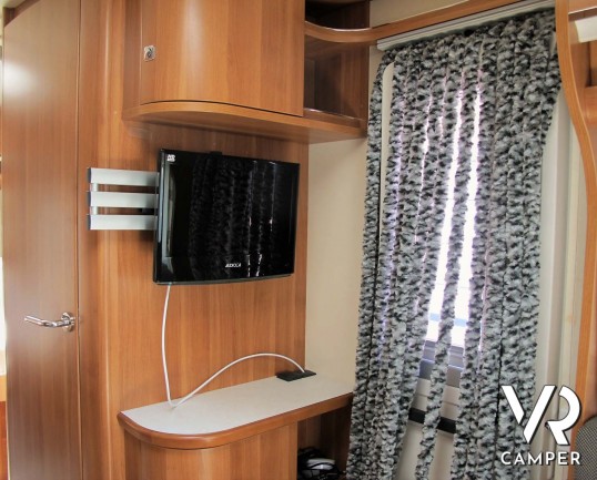 Fendt Saphir 515 SG - Caravan Roulotte con 4 posti letto, dotata di veranda, antenna tv, scambiatore bombole, moover. In visione da Italia VR a Druent