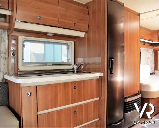 Fendt Saphir 515 SG - Caravan Roulotte con 4 posti letto, dotata di veranda, antenna tv, scambiatore bombole, moover. In visione da Italia VR a Druent