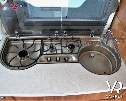 Fendt Saphir 515 SG - Caravan Roulotte con 4 posti letto, dotata di veranda, antenna tv, scambiatore bombole, moover. In visione da Italia VR a Druent