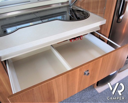 Fendt Saphir 515 SG - Caravan Roulotte con 4 posti letto, dotata di veranda, antenna tv, scambiatore bombole, moover. In visione da Italia VR a Druent