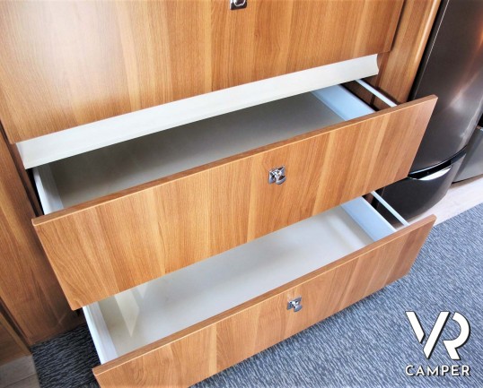 Fendt Saphir 515 SG - Caravan Roulotte con 4 posti letto, dotata di veranda, antenna tv, scambiatore bombole, moover. In visione da Italia VR a Druent