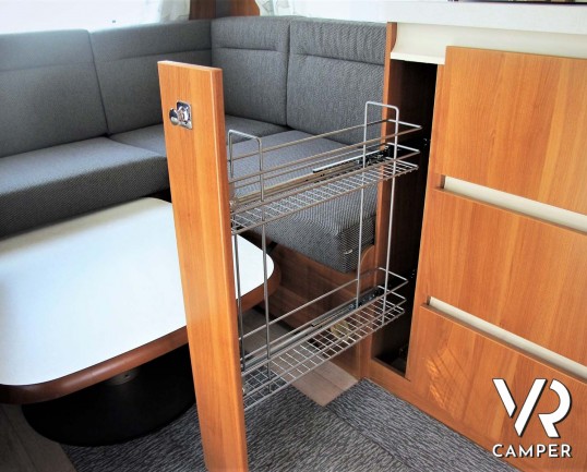 Fendt Saphir 515 SG - Caravan Roulotte con 4 posti letto, dotata di veranda, antenna tv, scambiatore bombole, moover. In visione da Italia VR a Druent