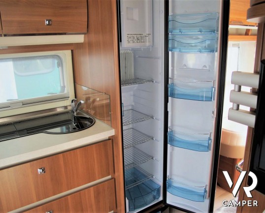 Fendt Saphir 515 SG - Caravan Roulotte con 4 posti letto, dotata di veranda, antenna tv, scambiatore bombole, moover. In visione da Italia VR a Druent