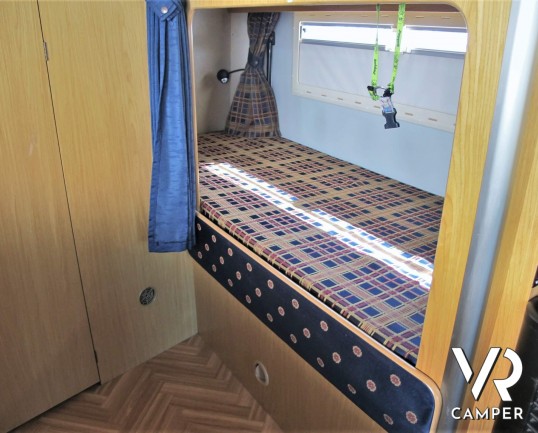 Laika Ecovip 2 I camper usato mansardato 5 posti letto, dotato di veranda, pannello solare, doppio serbatoio acque chiare. Su motore Iveco