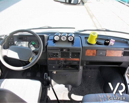 Laika Ecovip 2 I camper usato mansardato 5 posti letto, dotato di veranda, pannello solare, doppio serbatoio acque chiare. Su motore Iveco