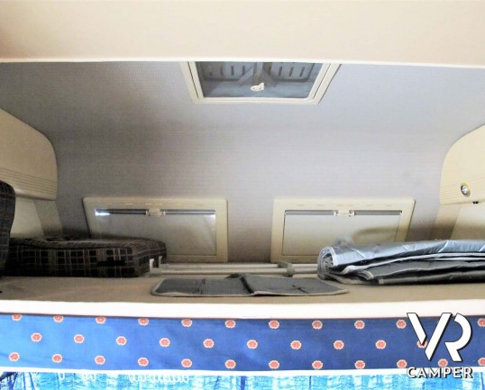 Laika Ecovip 2 I camper usato mansardato 5 posti letto, dotato di veranda, pannello solare, doppio serbatoio acque chiare. Su motore Iveco