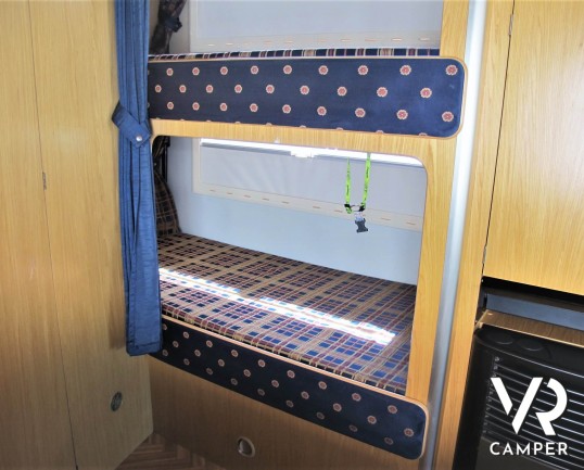 Laika Ecovip 2 I camper usato mansardato 5 posti letto, dotato di veranda, pannello solare, doppio serbatoio acque chiare. Su motore Iveco