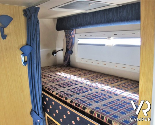 Laika Ecovip 2 I camper usato mansardato 5 posti letto, dotato di veranda, pannello solare, doppio serbatoio acque chiare. Su motore Iveco