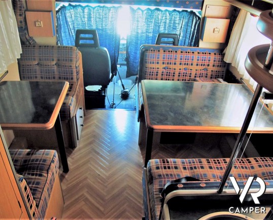 Laika Ecovip 2 I camper usato mansardato 5 posti letto, dotato di veranda, pannello solare, doppio serbatoio acque chiare. Su motore Iveco