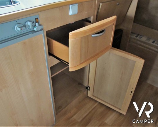 McLouis Lagan 411 - camper mansardato usato con 6 posti letto, portabici, veranda, II serbatoio acqua potabile e antenna TV. In vendita a Druento - To