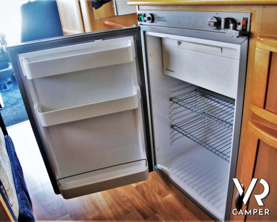 McLouis Lagan 411 - camper mansardato usato con 6 posti letto, portabici, veranda, II serbatoio acqua potabile e antenna TV. In vendita a Druento - To