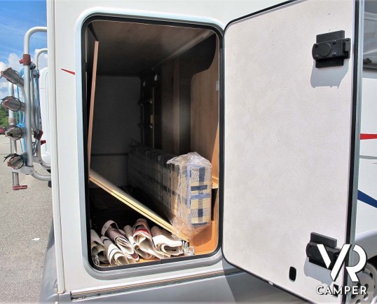 McLouis Lagan 411 - camper mansardato usato con 6 posti letto, portabici, veranda, II serbatoio acqua potabile e antenna TV. In vendita a Druento - To